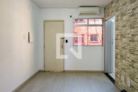 Sala de apartamento para alugar com 2 quartos, 50m² em Quietude, Praia Grande