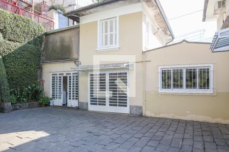 Casa à venda com 520m², 6 quartos e 16 vagas Casa à venda com 520m², 6 quartos e 16 vagasQuintal e Garagem