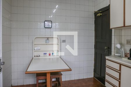 Casa à venda com 520m², 6 quartos e 16 vagas Casa à venda com 520m², 6 quartos e 16 vagasCozinha