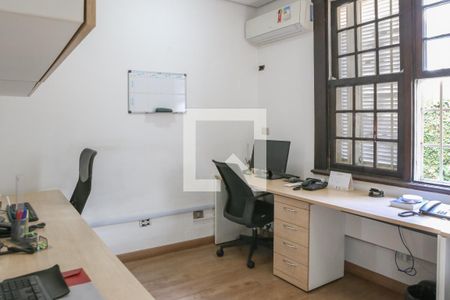 Casa à venda com 520m², 6 quartos e 16 vagas Casa à venda com 520m², 6 quartos e 16 vagasEscritório 2