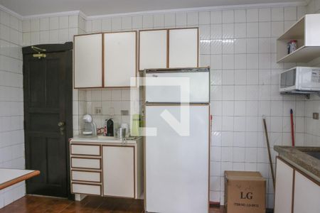 Casa à venda com 520m², 6 quartos e 16 vagas Casa à venda com 520m², 6 quartos e 16 vagasCozinha
