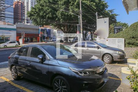 Casa à venda com 520m², 6 quartos e 16 vagas Casa à venda com 520m², 6 quartos e 16 vagasFachada