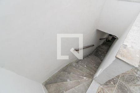 Sala - Escada de acesso de apartamento para alugar com 2 quartos, 40m² em Brás de Pina, Rio de Janeiro