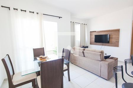 Sala de apartamento para alugar com 2 quartos, 55m² em Umuarama, Uberlândia