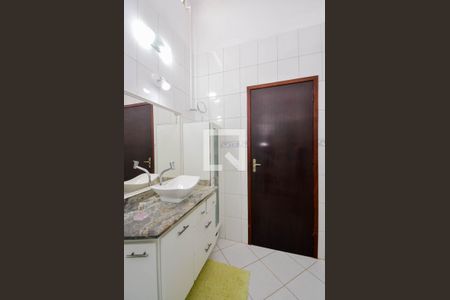 Casa à venda com 184m², 2 quartos e 3 vagas Casa à venda com 184m², 2 quartos e 3 vagasBanheiro Social