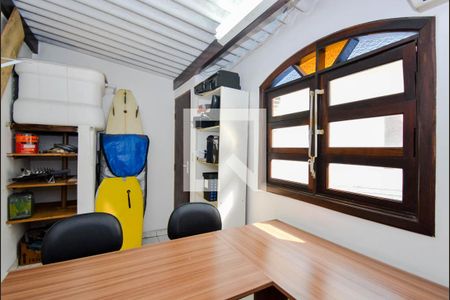 Casa à venda com 184m², 2 quartos e 3 vagas Casa à venda com 184m², 2 quartos e 3 vagasQuarto de Serviço