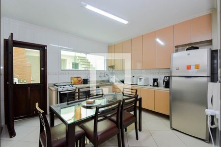 Casa à venda com 184m², 2 quartos e 3 vagas Casa à venda com 184m², 2 quartos e 3 vagasCozinha