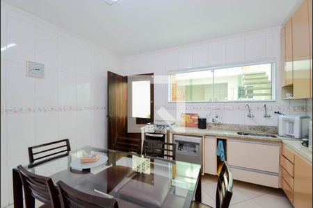 Casa à venda com 184m², 2 quartos e 3 vagas Casa à venda com 184m², 2 quartos e 3 vagasCozinha