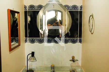 LAVABO de casa de condomínio à venda com 4 quartos, 403m² em Bairro das Palmeiras, Campinas