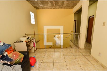 Sala 2º piso de casa à venda com 4 quartos, 220m² em Boa Vista, Belo Horizonte