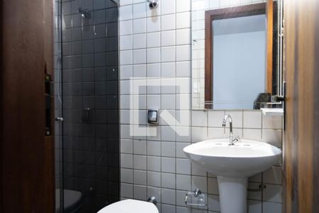 Banheiro - Quarto de apartamento para alugar com 3 quartos, 110m² em Buritis, Belo Horizonte