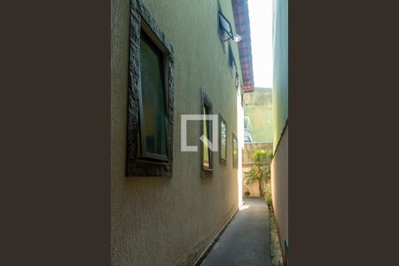 Casa de condomínio à venda com 140m², 3 quartos e 1 vaga Casa de condomínio à venda com 140m², 3 quartos e 1 vagaFachada lateral