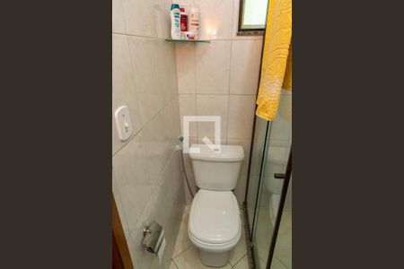 Casa de condomínio à venda com 140m², 3 quartos e 1 vaga Casa de condomínio à venda com 140m², 3 quartos e 1 vagaBanheiro da Suíte