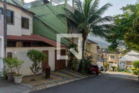 Casa de condomínio à venda com 140m², 3 quartos e 1 vaga Casa de condomínio à venda com 140m², 3 quartos e 1 vagaFachada da casa