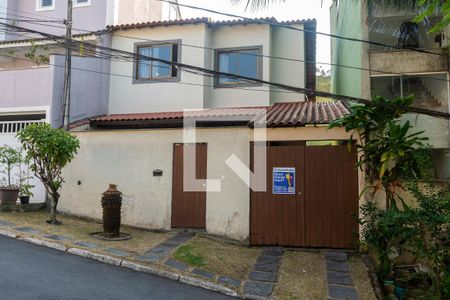 Casa de condomínio à venda com 140m², 3 quartos e 1 vaga Casa de condomínio à venda com 140m², 3 quartos e 1 vagaFachada da casa