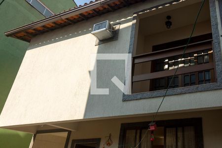 Casa de condomínio à venda com 140m², 3 quartos e 1 vaga Casa de condomínio à venda com 140m², 3 quartos e 1 vagaFachada dos fundos