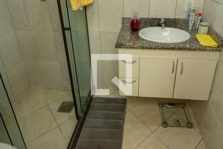 Casa de condomínio à venda com 140m², 3 quartos e 1 vaga Casa de condomínio à venda com 140m², 3 quartos e 1 vagaBanheiro da Suíte