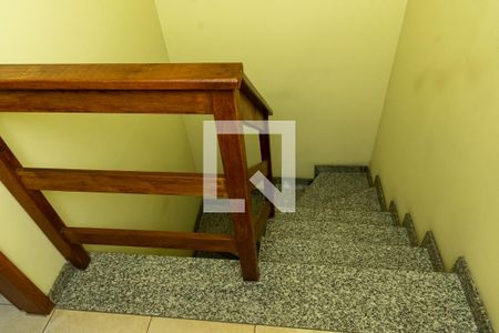 Casa de condomínio à venda com 140m², 3 quartos e 1 vaga Casa de condomínio à venda com 140m², 3 quartos e 1 vagaEscada do segundo andar