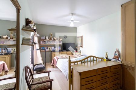 Quarto 1 de casa para alugar com 4 quartos, 241m² em Ouro Preto, Belo Horizonte