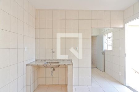 Cozinha de casa para alugar com 1 quarto, 35m² em Vila Cavaton, São Paulo