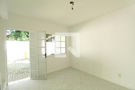 Sala de casa de condomínio à venda com 3 quartos, 81m² em Jacarepaguá, Rio de Janeiro