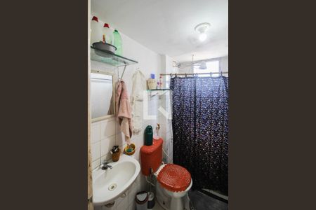 Banheiro de apartamento para alugar com 2 quartos, 38m² em Barro Vermelho, Belford Roxo