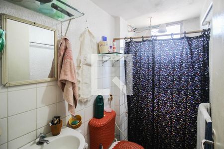 Banheiro de apartamento para alugar com 2 quartos, 38m² em Barro Vermelho, Belford Roxo