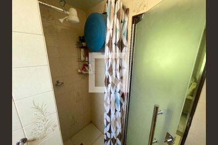 Banheiro de apartamento à venda com 2 quartos, 45m² em Santa Cruz Industrial, Contagem