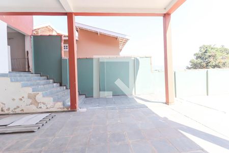 Casa à venda com 408m², 4 quartos e 2 vagas Casa à venda com 408m², 4 quartos e 2 vagasQuintal