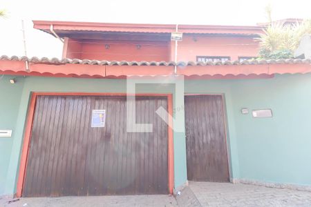 Casa à venda com 408m², 4 quartos e 2 vagas Casa à venda com 408m², 4 quartos e 2 vagasFachada