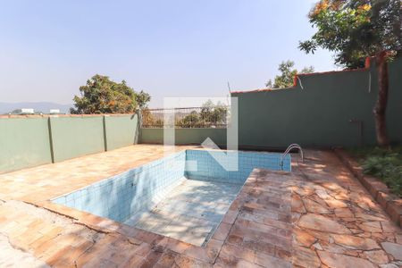 Casa à venda com 408m², 4 quartos e 2 vagas Casa à venda com 408m², 4 quartos e 2 vagasQuintal