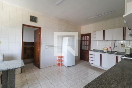 Casa à venda com 408m², 4 quartos e 2 vagas Casa à venda com 408m², 4 quartos e 2 vagasCozinha