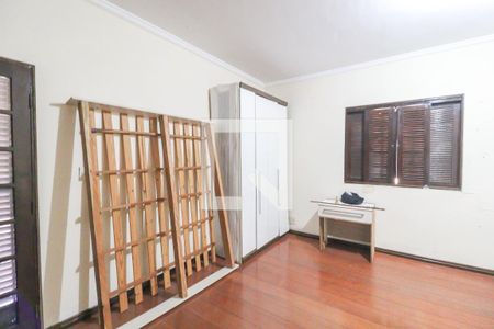 Casa à venda com 408m², 4 quartos e 2 vagas Casa à venda com 408m², 4 quartos e 2 vagasQuarto