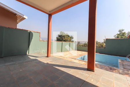 Casa à venda com 408m², 4 quartos e 2 vagas Casa à venda com 408m², 4 quartos e 2 vagasQuintal