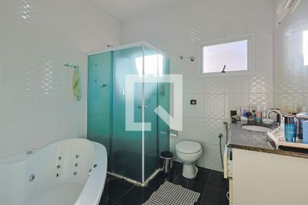 Casa de condomínio à venda com 560m², 5 quartos e 6 vagas Casa de condomínio à venda com 560m², 5 quartos e 6 vagasBanheiro da Suíte 1