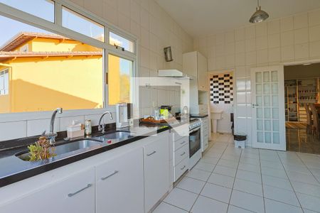 Casa de condomínio à venda com 560m², 5 quartos e 6 vagas Casa de condomínio à venda com 560m², 5 quartos e 6 vagasCozinha