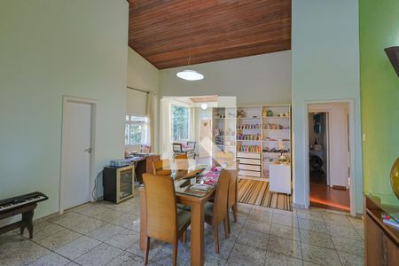 Sala de casa de condomínio à venda com 5 quartos, 560m² em Vila do Ouro, Nova Lima