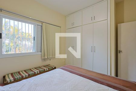 Casa de condomínio à venda com 560m², 5 quartos e 6 vagas Casa de condomínio à venda com 560m², 5 quartos e 6 vagasQuarto 4