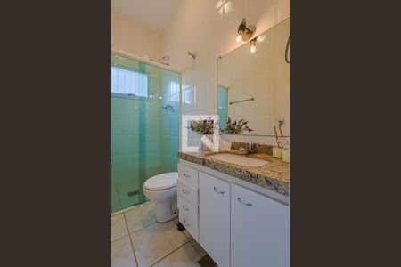 Casa de condomínio à venda com 560m², 5 quartos e 6 vagas Casa de condomínio à venda com 560m², 5 quartos e 6 vagasBanheiro/Suíte 5