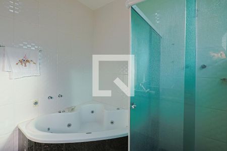 Casa de condomínio à venda com 560m², 5 quartos e 6 vagas Casa de condomínio à venda com 560m², 5 quartos e 6 vagasBanheiro//Suíte 2