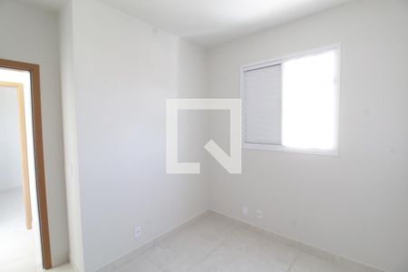 Quarto 2 de apartamento para alugar com 2 quartos, 43m² em Laranjeiras, Uberlândia