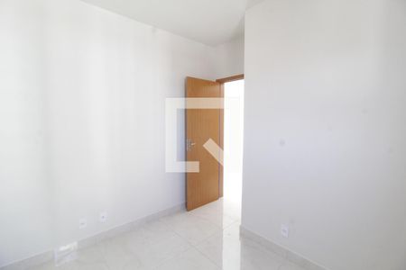 Quarto 2 de apartamento para alugar com 2 quartos, 43m² em Laranjeiras, Uberlândia