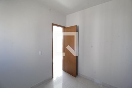 Quarto 1 de apartamento para alugar com 2 quartos, 43m² em Laranjeiras, Uberlândia