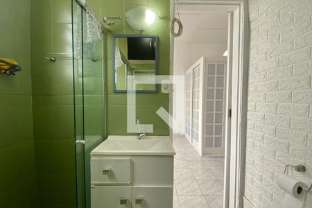 Banheiro de apartamento à venda com 1 quarto, 30m² em Catete, Rio de Janeiro