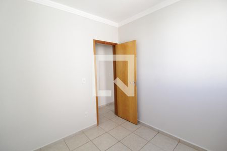 Quarto 1 de apartamento para alugar com 2 quartos, 45m² em Panorama, Uberlândia