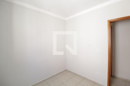 Quarto 1 de apartamento para alugar com 2 quartos, 45m² em Panorama, Uberlândia