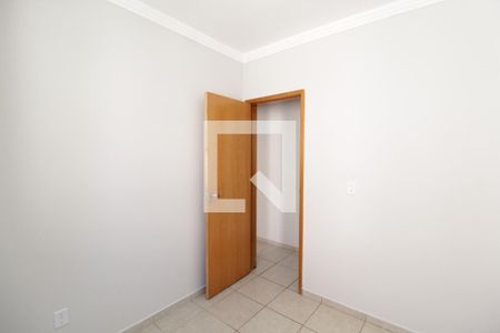 Quarto 2 de apartamento para alugar com 2 quartos, 45m² em Panorama, Uberlândia