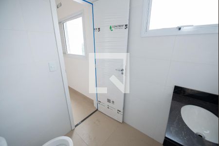 Banheiro de kitnet/studio para alugar com 1 quarto, 28m² em Centro, Taubaté