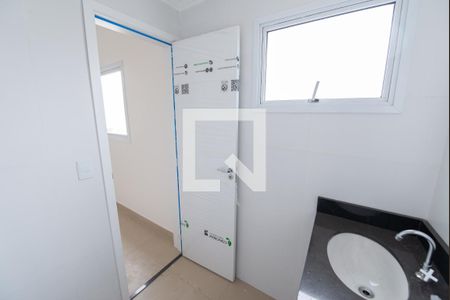 Banheiro de kitnet/studio para alugar com 1 quarto, 29m² em Centro, Taubaté