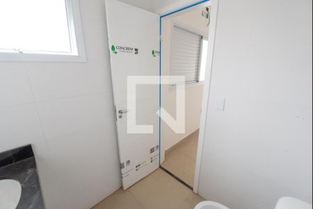 Banheiro de kitnet/studio para alugar com 1 quarto, 29m² em Centro, Taubaté